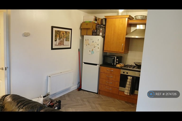 2 bedroom flat in Cashel Court, Swinton, Manchester, M27 (2 bed) (#2174726)