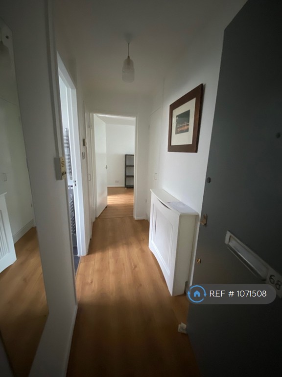 1 bedroom flat in Balham, London, SW12 (1 bed) (#1071508)