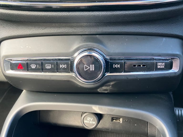 2019 Volvo XC40 1.5 T3 Momentum Pro 5dr Estate PETROL Manual