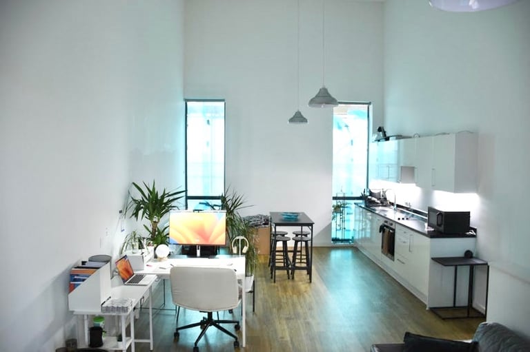 Double EnSuite Room in Penthouse w Private Rooftop Terrace