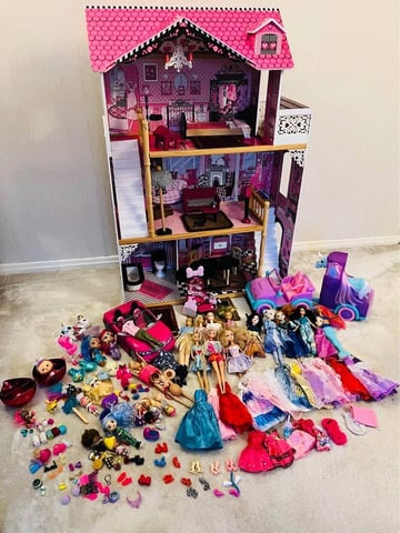 KidKraft Amelia Dollhouse in Middlesbrough, North Yorkshire