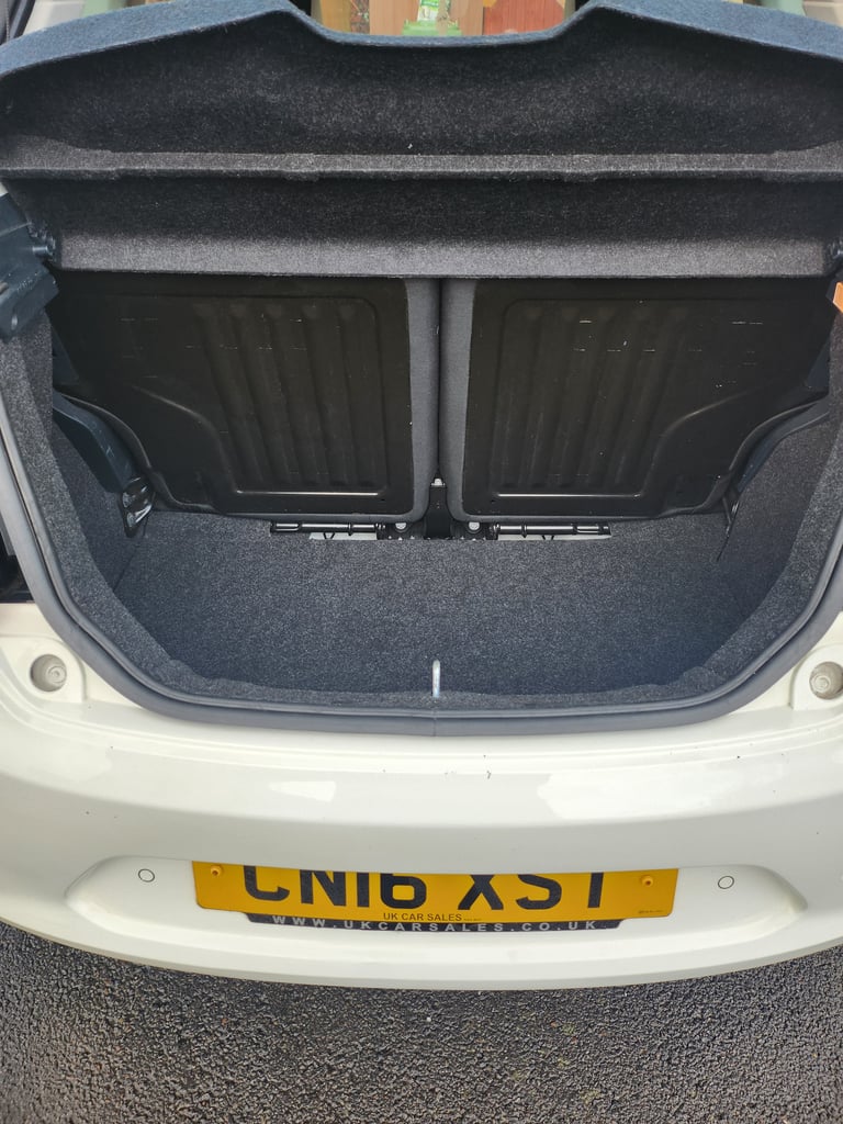 Ford, KA, white edition Zetec. Hatchback, 2016, Manual, 1242 (cc), 3 doors