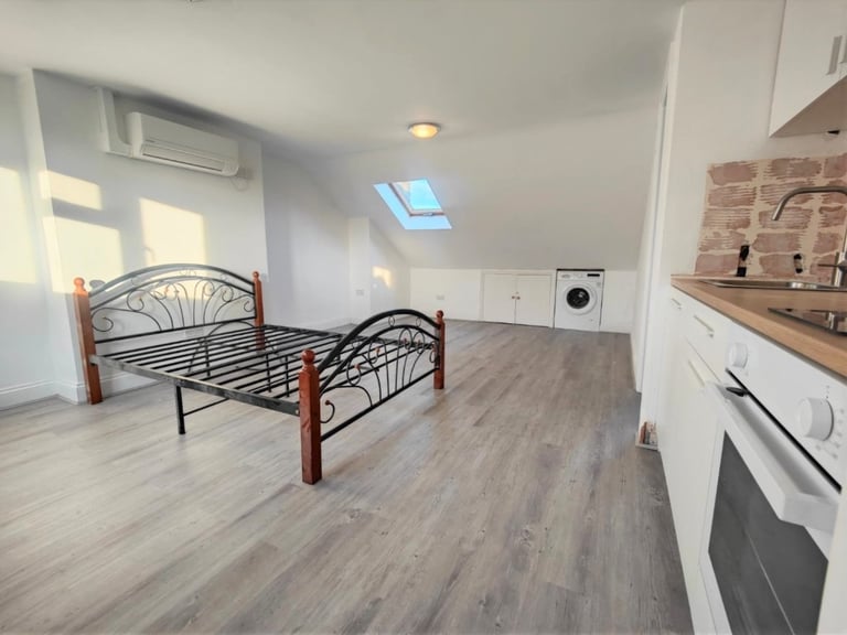 Stunning Self-Contained Studio Flat in Hackney - Council Tax Water WiFi INCLUDED