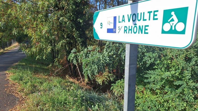 SOUTH OF FRANCE:  Pâradise 6h30 from London by train. 45 mn train to Lyon airport