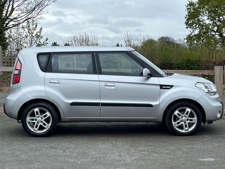 KIA SOUL 1.6 CRDi 2 5dr Silver Lovely Value Family motoring