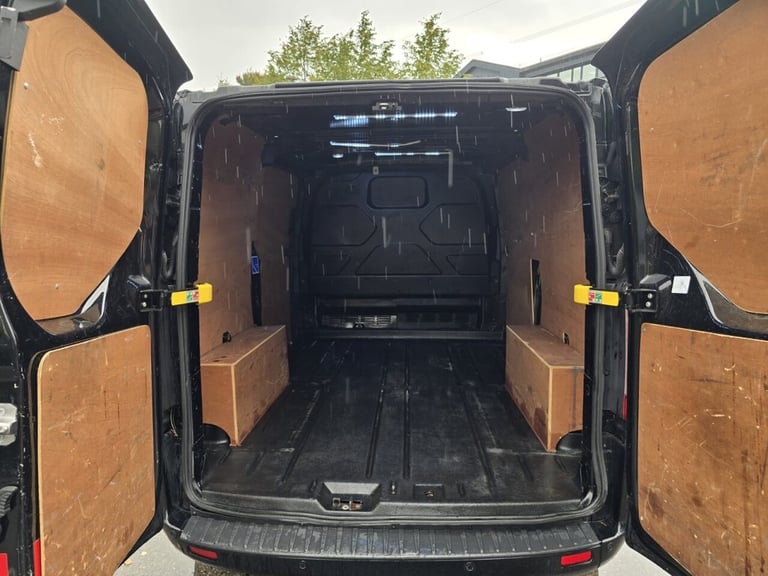 2017 Ford Transit Custom 2.0 TDCi 290 Limited Panel Van 5dr Diesel Manual L1 H2 (157 g/km, 168 bh...