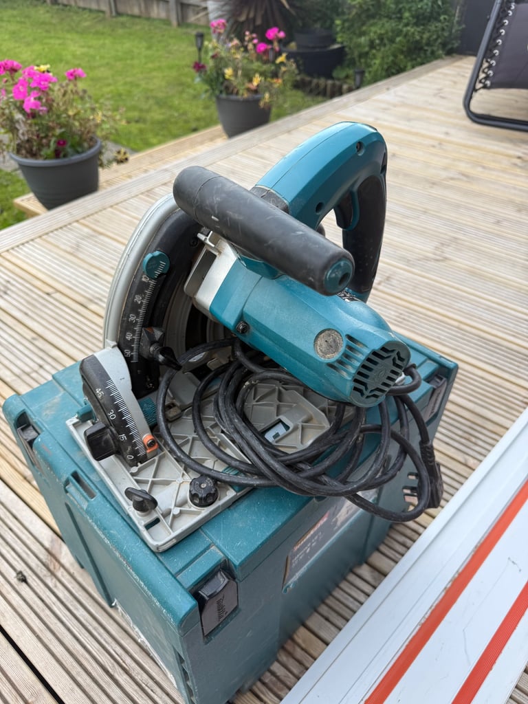 Makita plunge saw and rail