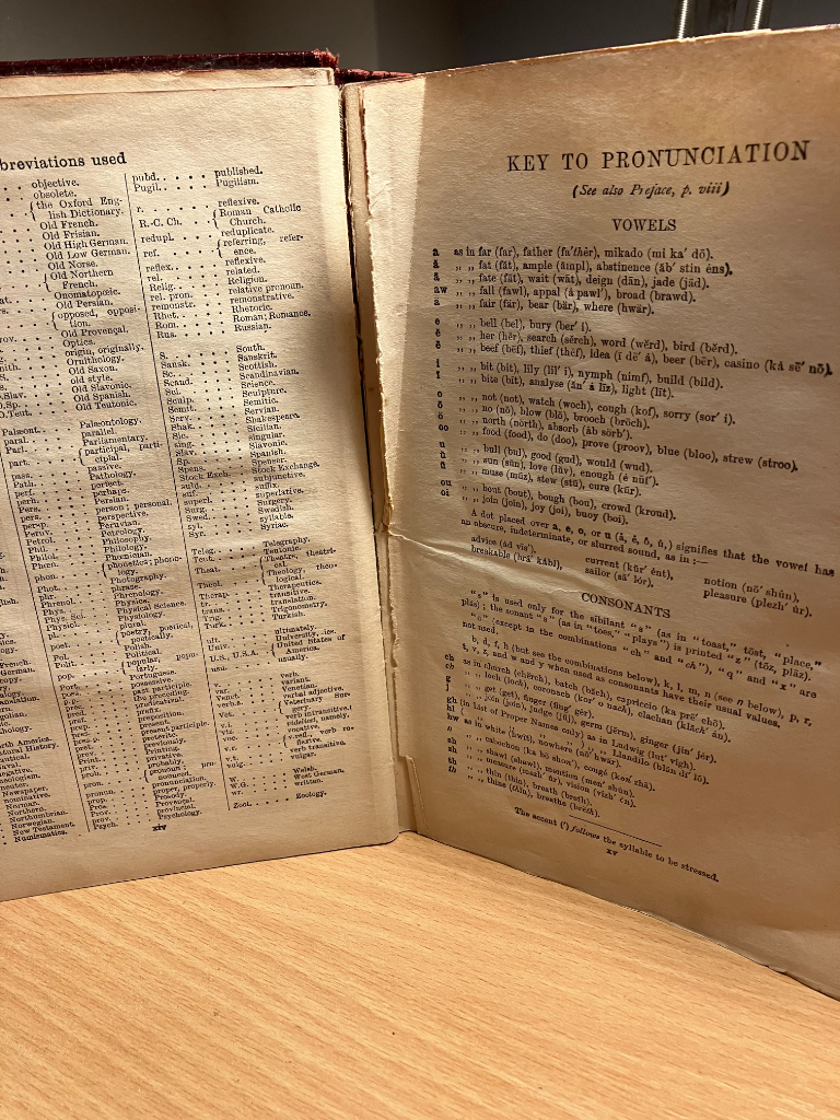 NEW ENGLISH DICTIONARY., Earnest Baker (1932)