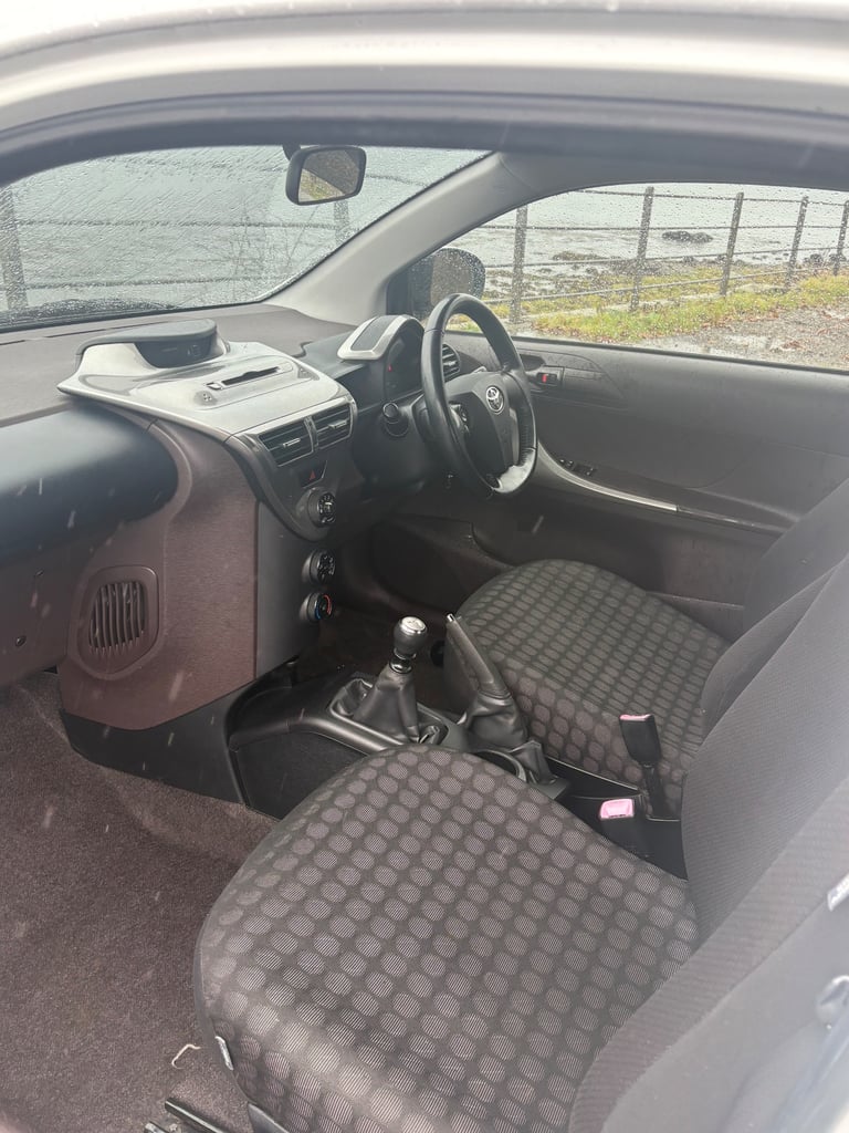 Toyota, IQ, Hatchback, 2010, Manual, 998 (cc), 3 doors