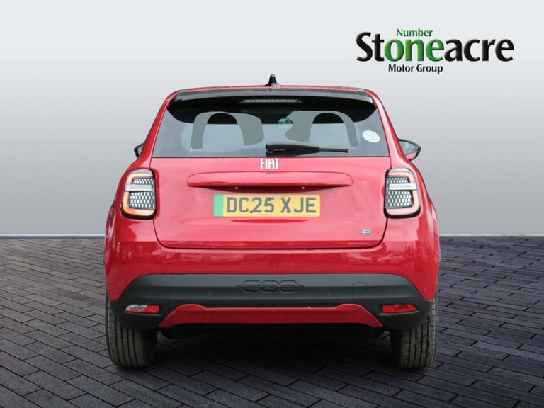 2025 Fiat 600 Fiat 600e (red) 54kwh 154hp HATCHBACK Electric Automatic