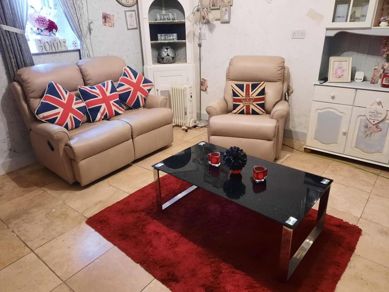 Beautiful G PLAN Capri stone real leather 2 seater recliner sofa and chair amazing comfort