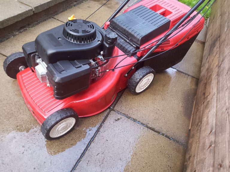18" mountfield self propelled petrol lawnmower 
