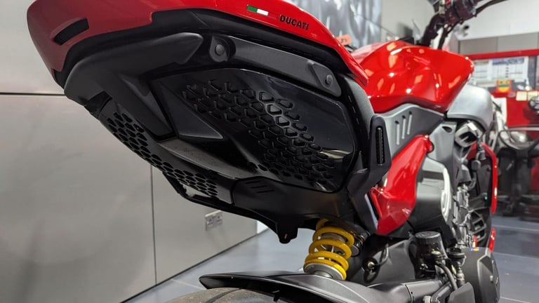 2025 Ducati Diavel V4 1158 Ducati Quick Shift Euro 5