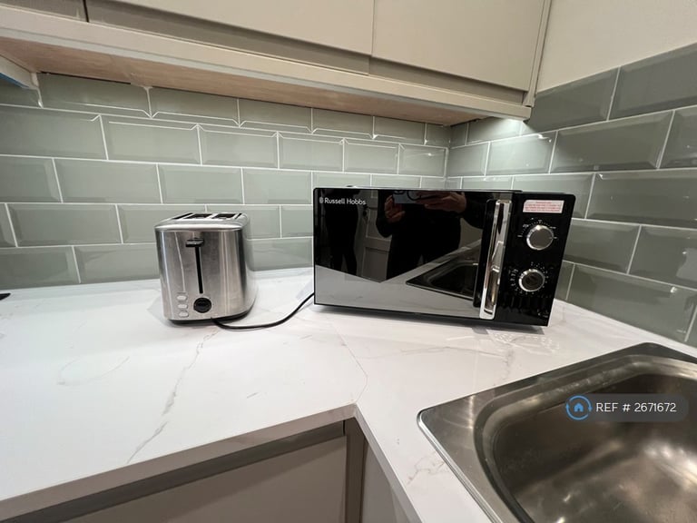 1 bedroom flat in Redfern Close, Cambridge, CB4 (1 bed) (#2671672)