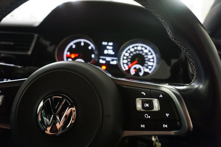 2017 Volkswagen Golf 2.0 TDI R-Line Hatchback 5dr Diesel Manual Euro 6-BLUETOOTH-ADAPTIVE CRUISE ...