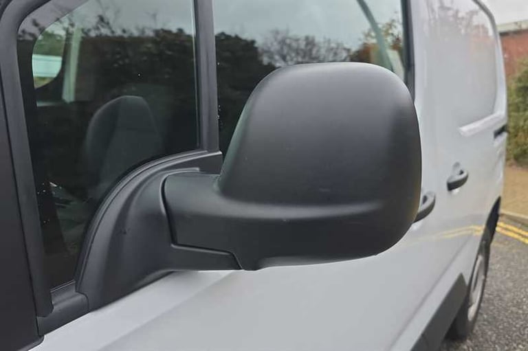 2023 Peugeot Partner 1000 1.5 BlueHDi 100 Professional Premium + Van PANEL VAN DIESEL Manual