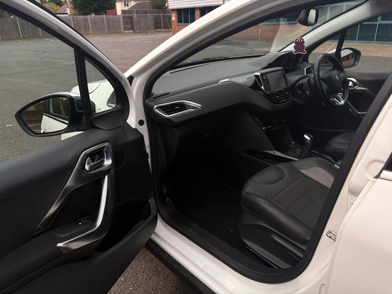 2015 Peugeot 2008 1.2 VTi PureTech Allure Euro 5 5dr HATCHBACK Petrol Manual