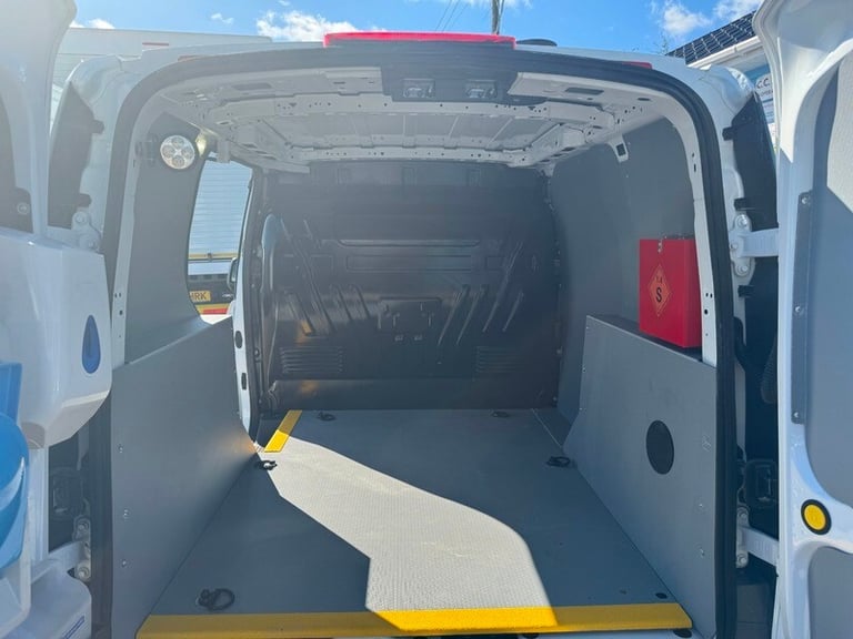 Ford Transit Connect 220 P/V L1 PANEL VAN AIR CON REVERSING CAMERA HOT WATER EUR