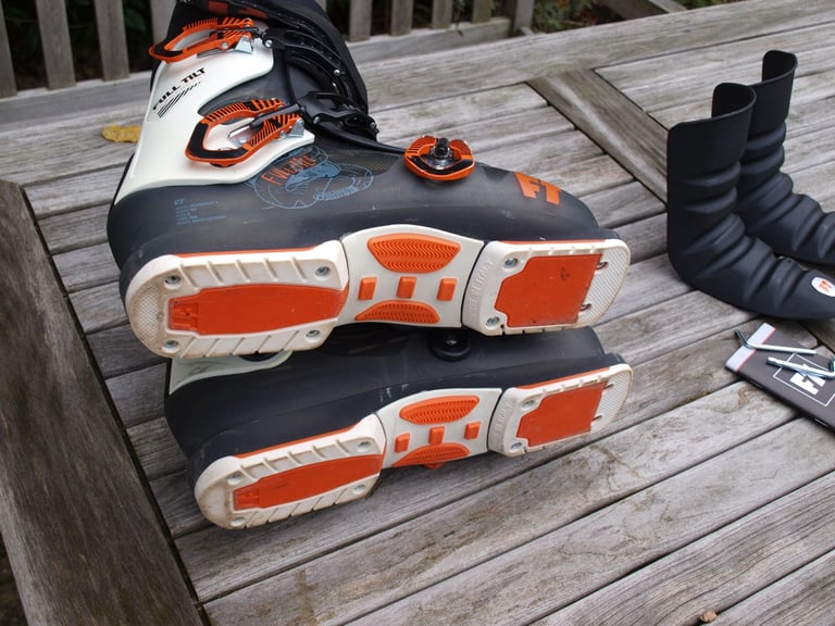 Ski Boots – Full Tilt Descendant 8 ski boots shell size 28.5.
