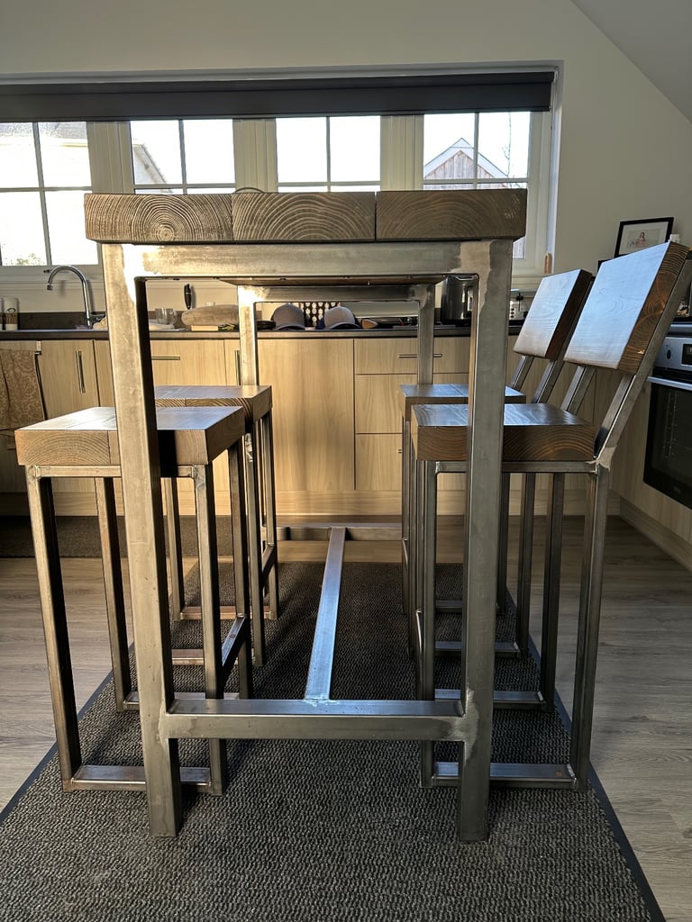 Industrial Kitchen Set Breakfast Table and Chairs for 4 | High Bar with Stools - very good condition