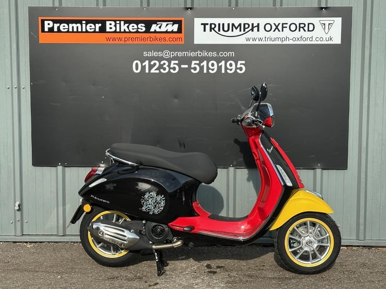 image for 2024/24 Vespa Primavera 125 Mickey Mouse Edition One Owner Machine 