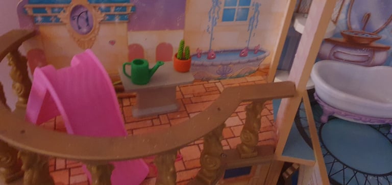 Disney dolls house