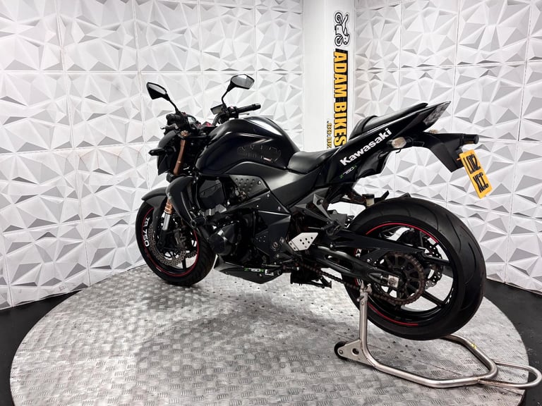 2012 Kawasaki ZR750 | *WARRENTY PROVIDED*