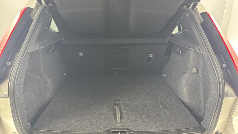 2023 Volvo XC40 B4 Plus SUV Hybrid Automatic
