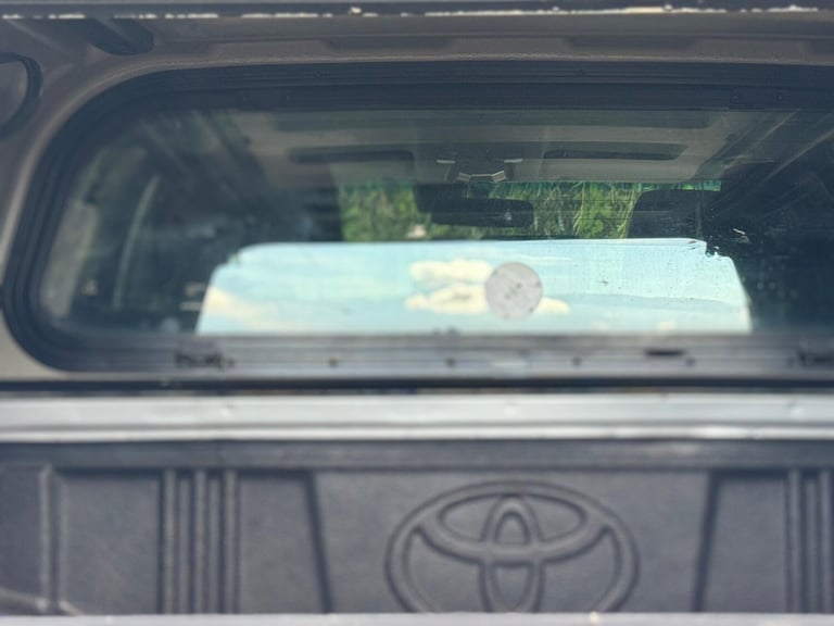2018 Toyota Hilux 2.4 D-4D Invincible Auto 4WD Euro 6 (s/s) 4dr (TSS) PICK UP Diesel Automatic