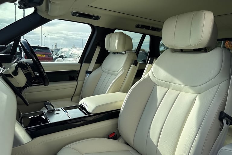 2025 Land Rover Range Rover 3.0 P460e 38.2kWh Autobiography Auto 4WD Euro 6 (s/s) 5dr SUV Automatic