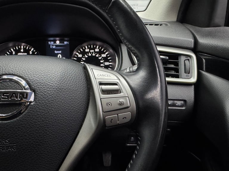 2016 Nissan Qashqai 1.2 DIG-T N-Connecta XTRON 2WD Euro 6 (s/s) 5dr HATCHBACK Petrol Automatic