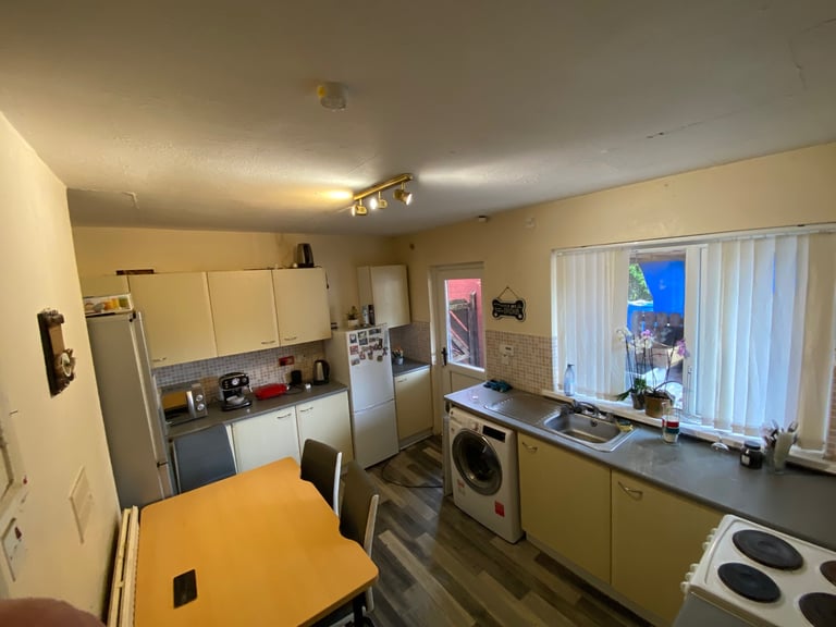 Room to rent in share house 