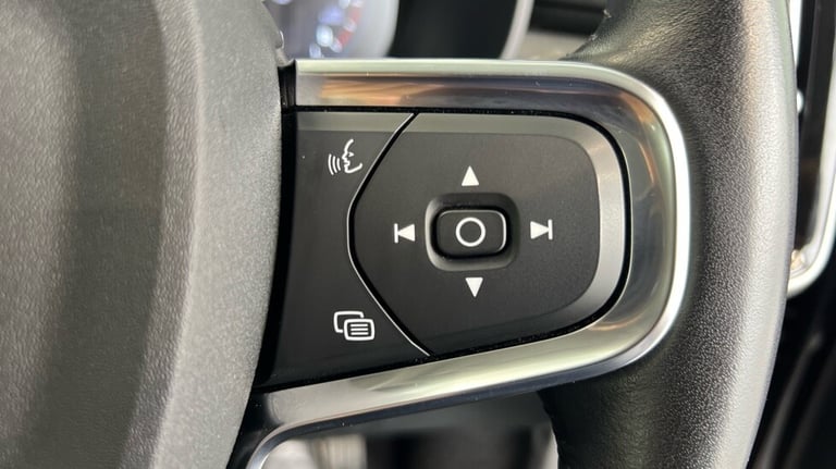 2021 Volvo XC40 Inscription, B4 mild hybrid (Rear Camera,  Black Leather Interior) Estate Petrol ...