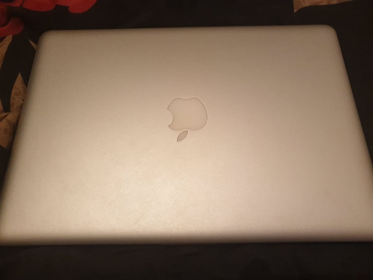 APPLE MACBOOK PRO A1278 13inch LAPTOP WITH CHARGER 2.26GHZ C2D, 4GB DDR3 128GB SSD RUNNING BIG SUR.