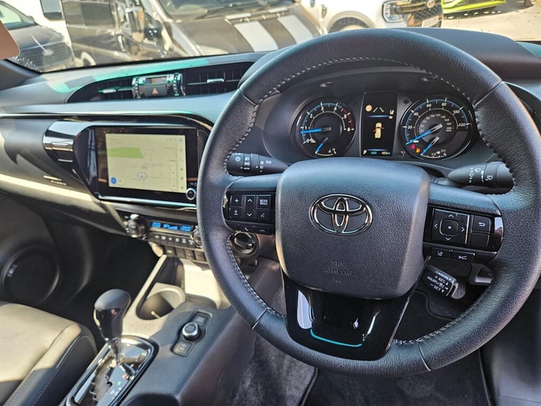 2025 Toyota Hilux INVINCIBLE X 2025 (25)  2000 miles Pick Up Diesel/Ele Automatic