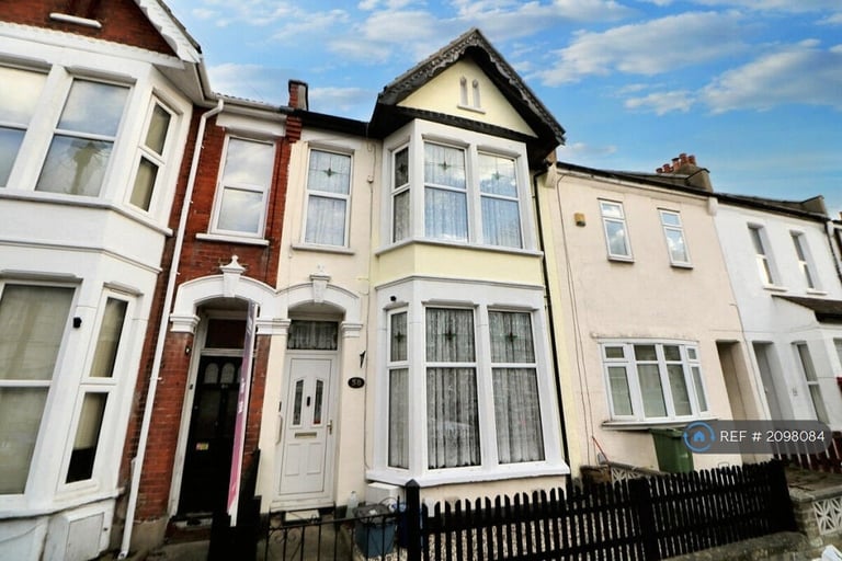 3 bedroom house in Salisbury Avenue, Westcliff-On-Sea, SS0 (3 bed) (#2098084)