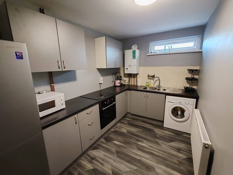 First Floor Offices For Rent (3 Offices, Kitchen & Shower/Toilet) - Nechells, Birmingham B7