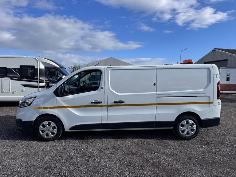 2023 73 Renault Trafic LL30 LWB Advance Van. Aircon. Appleplay. Rear Cam. NAV.