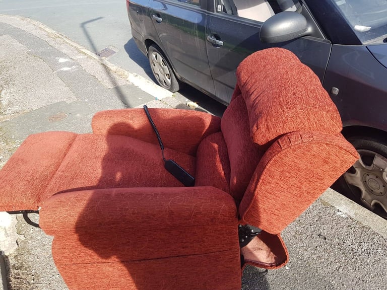 High Quality Rise And REcliner Armchair In great condition free delivery