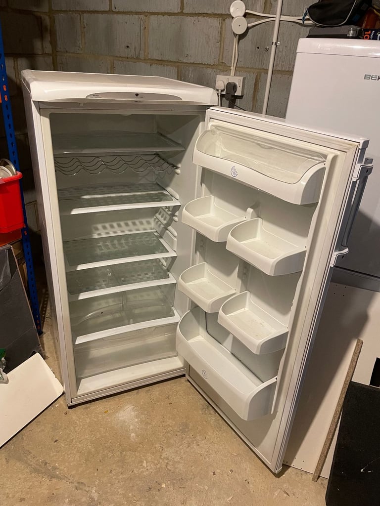 Hotpoint RLA52P Fridge in good working condition.