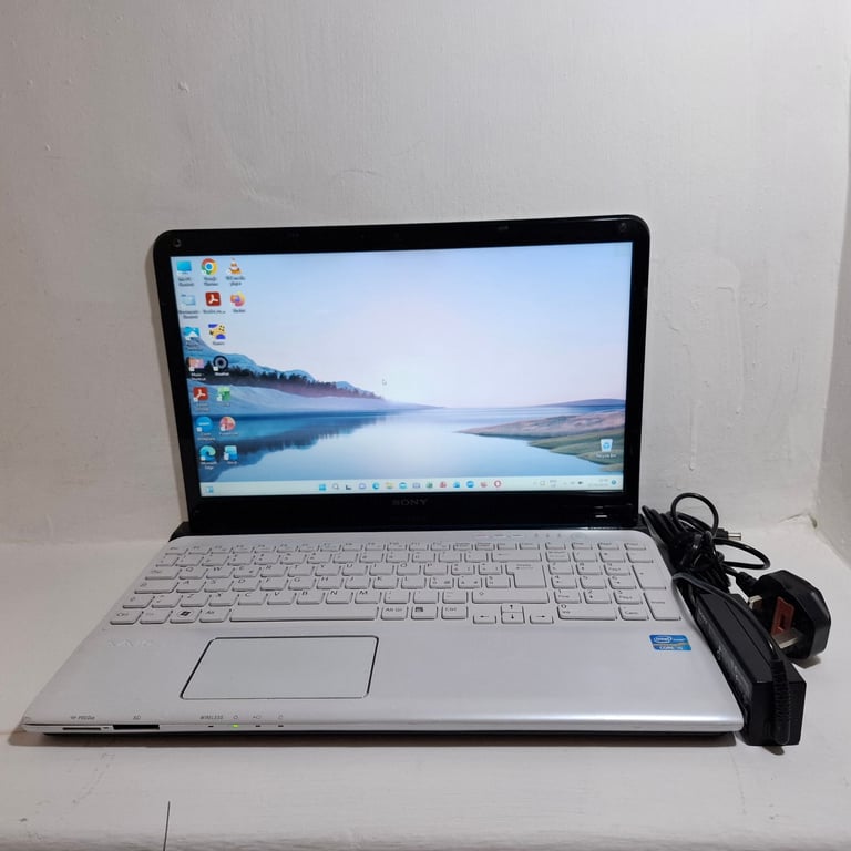 Sony Vaio SVE151J13M 15.6 Inc Intel-Core i5 CPU Win 11 Prof. with Activated 2024 Office 356 Laptop.