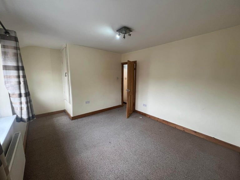 THREE BEDROOM HOUSE TO RENT ** EXCELLENT TRANSPORT LINKS VIA WARWICK ROAD AND STRATFORD ROAD ** 