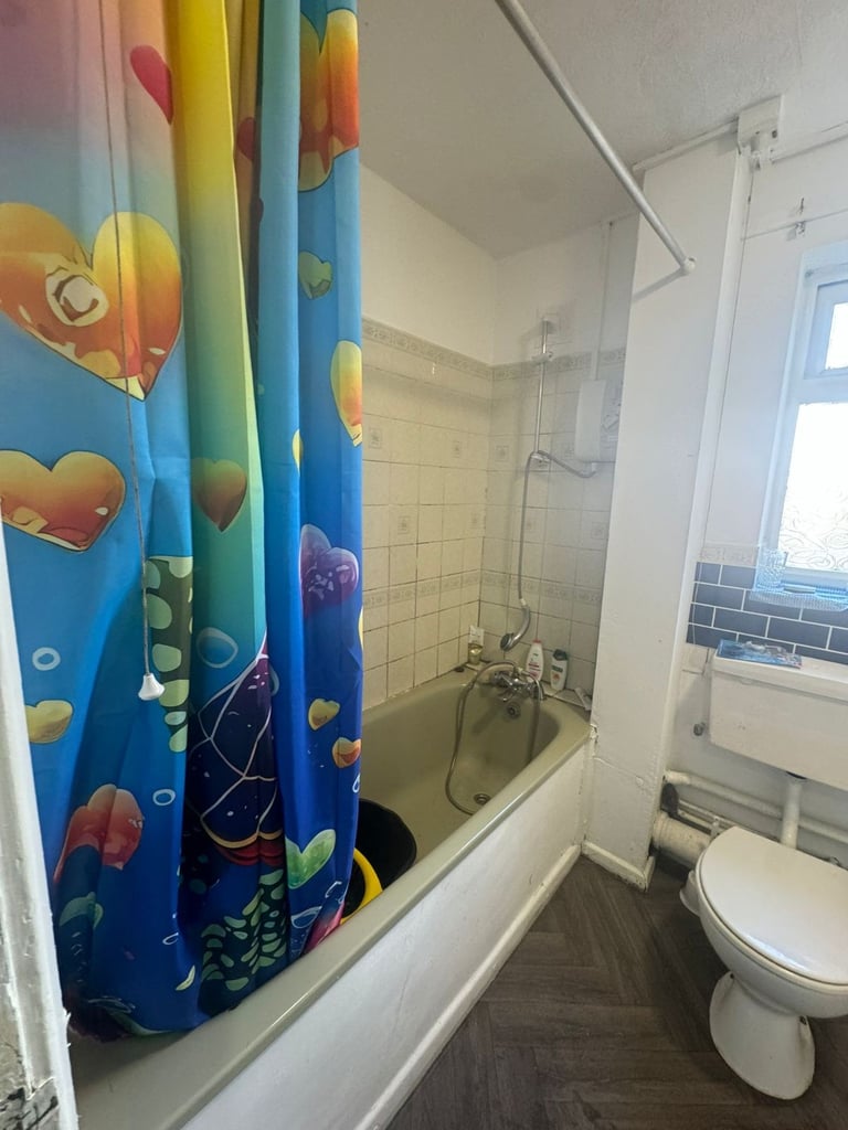 ONE BEDROOM FLAT AVAILABLE IN B11