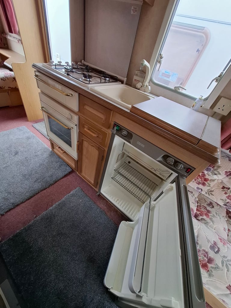 SELL 2000 Swift Challenger 490 SE LUX 5 berth