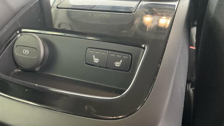 2022 Volvo V60 Recharge Plus T6 AWD plug-in hybrid Electric/Petrol Dark Automatic Estate Hybrid A...