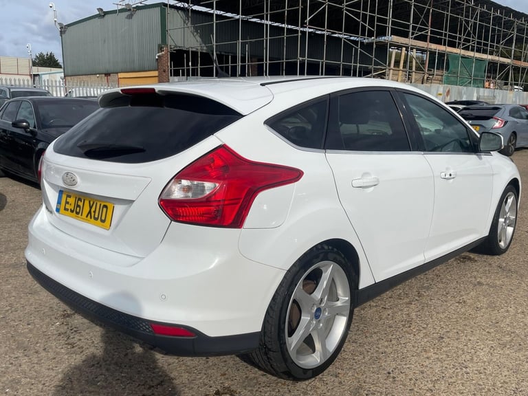 2011 Ford Focus 1.6 Titanium Euro 5 5dr HATCHBACK Petrol Manual