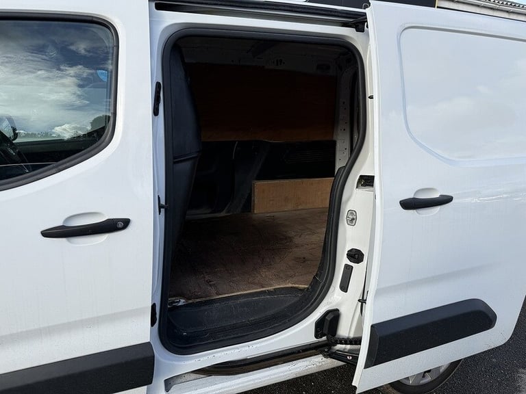 2020 Vauxhall Combo 2300 1.5 Turbo D 100ps H1 Sportive Van PANEL VAN DIESEL Manual