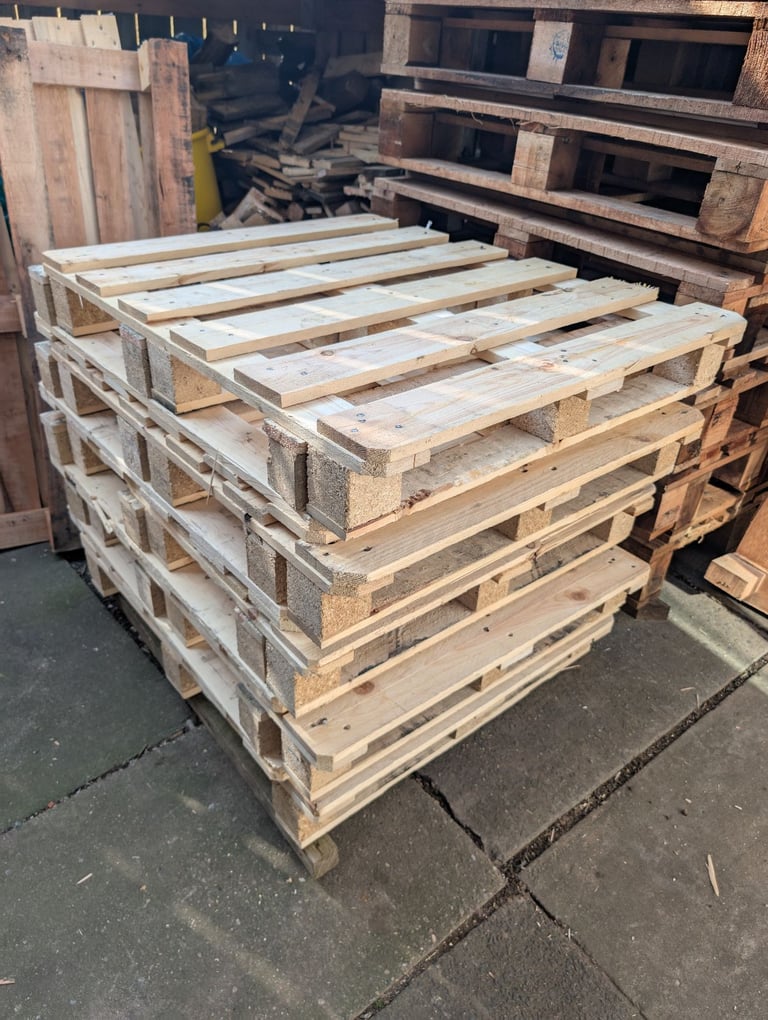 Good Clean Wooden Pallets 950mm x 770mm Ideal Garden Home, Cladding or Fencing - Delivery Available