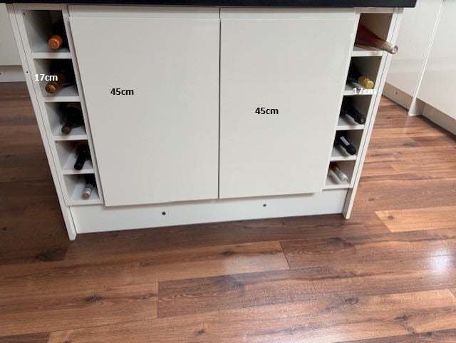 Kitchen Units for Sale Buyer to Collect and Dismantle with Siemens appliances