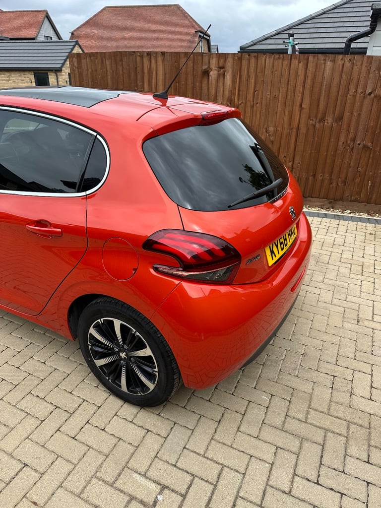 Peugeot, 208 2018, Manual, only 16k miles 